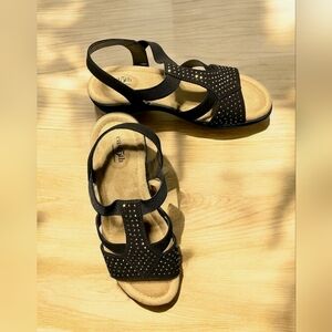 East5th Women's Size 9M Black Wedge Izabel Sandals Memory Foam Open Toe NWT
